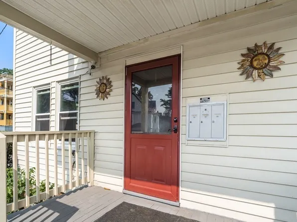 679 River St, Hyde Park, MA 02136