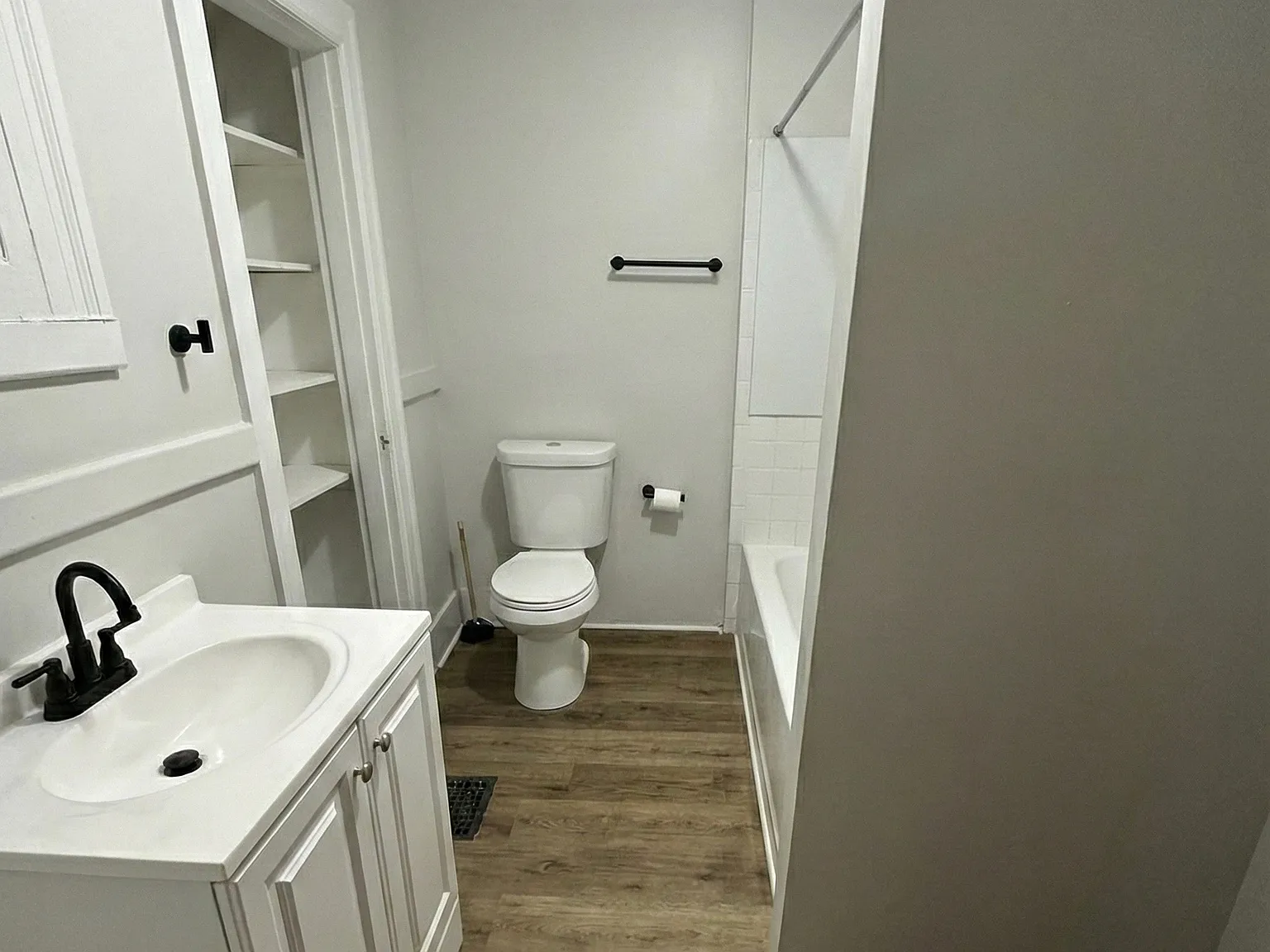 1 bed, 750 sqft, $800 — Photo 3