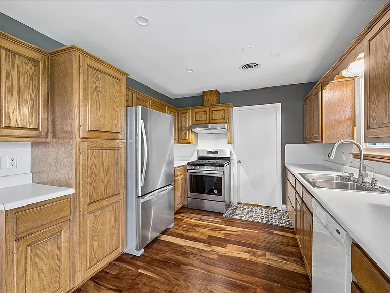 1902 Wooten Dr — Photo 9