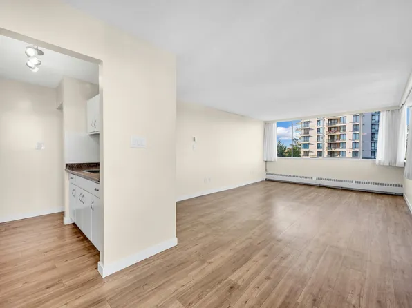 Ed. Royal, 700 Hamilton St, New Westminster, BC V3M 2M6