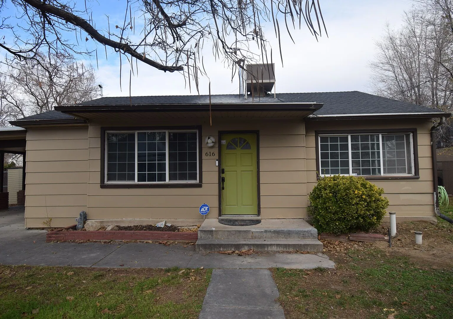 Bright Midvale 3 Bed Near Fashion Place & Fort Union — Photo 1