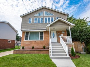 9210 S Paxton Ave, Chicago, IL