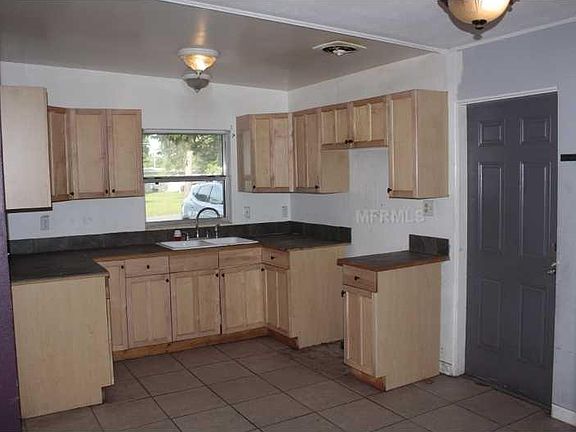 2nd image of 605 Camellia Ct