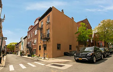 198 Luquer Street