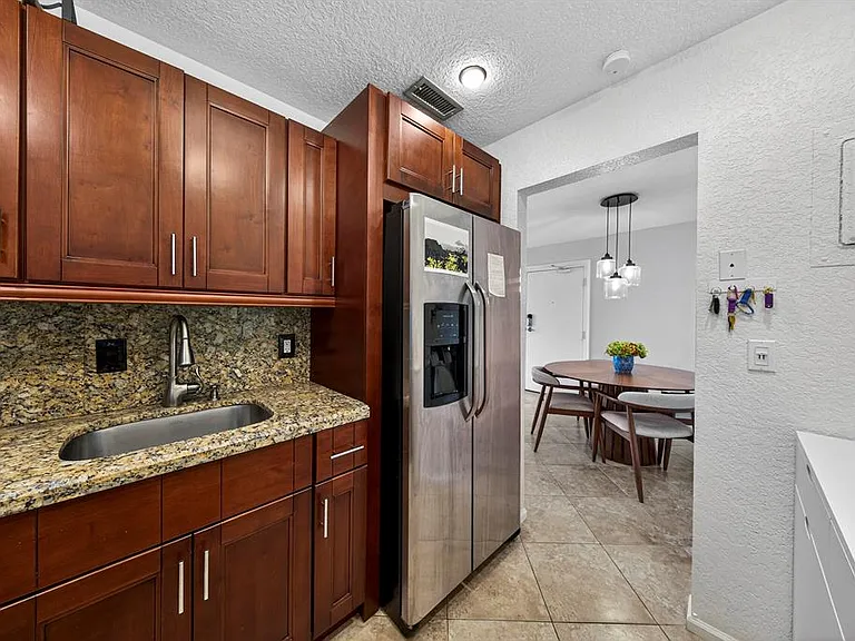 6457 Bay Club Dr #4 — Photo 10
