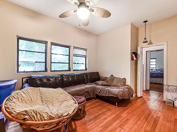 4th image of 813 35th St