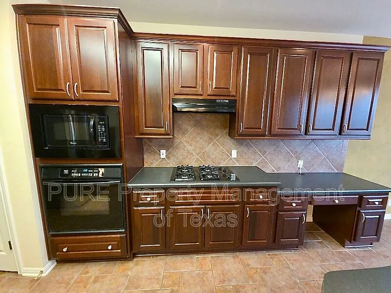 1103 Seton Hall Ln — Photo 8