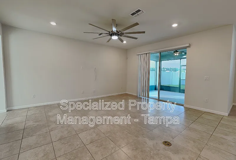 5 bed, 3.0 bath, 2615 sqft, $2,999 — Photo 3