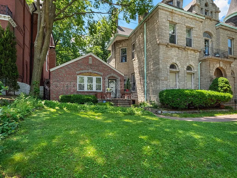 2164 Lafayette Ave — Photo 28