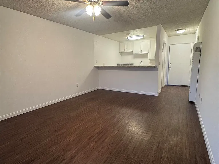 Pampas Lane Apartments — Photo 12