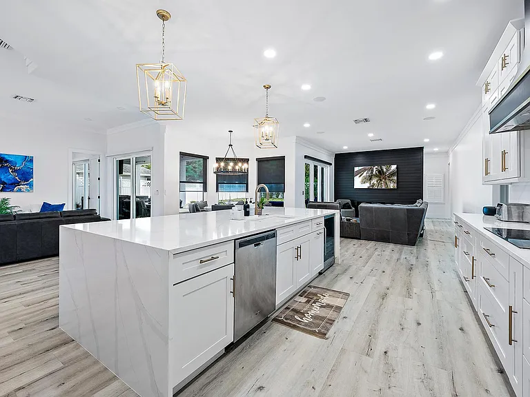 596 N Cypress Dr — Photo 12