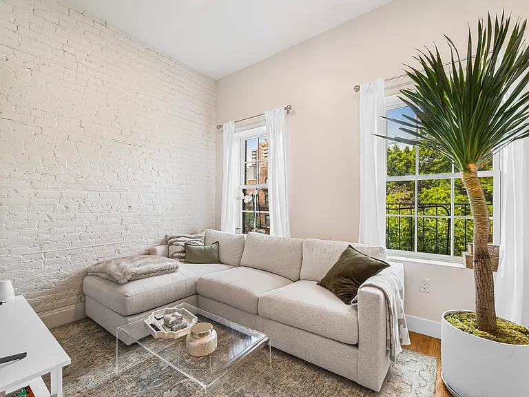 546 Hudson St #3 — Photo 2