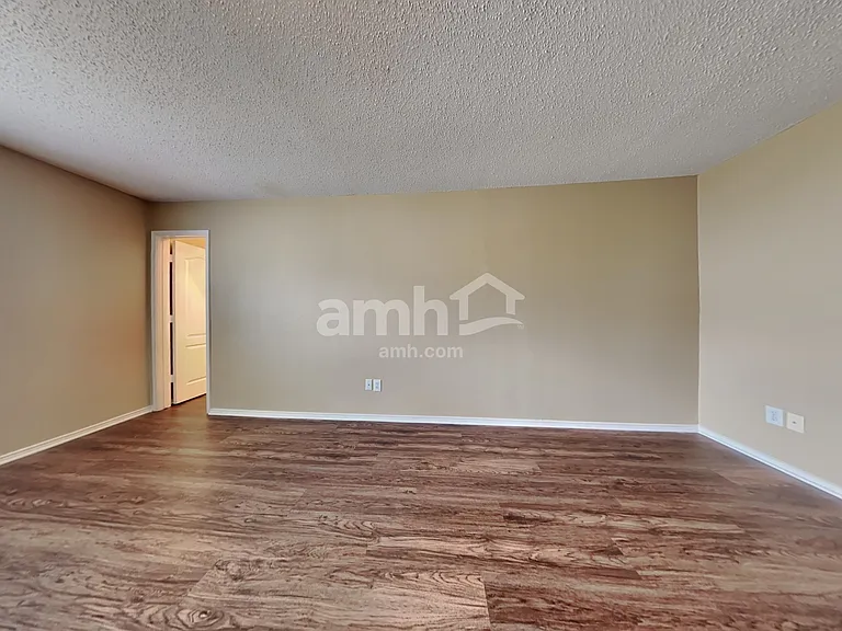 605 Woodlands Mnr — Photo 10