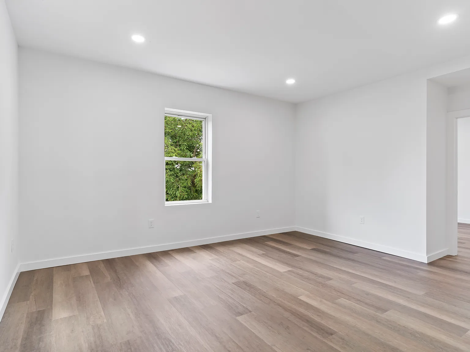 4 bed, $2,150 — Photo 4