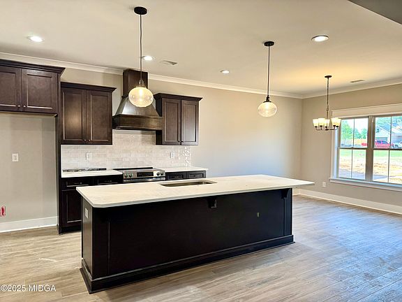 5th image of 204 Willowbrook Ln