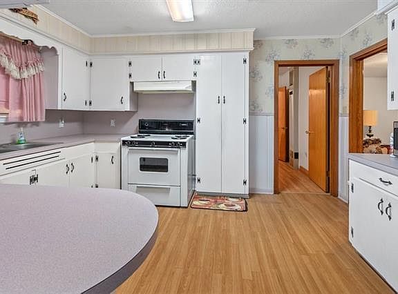 5th image of 1701 Charles Dr