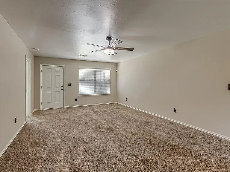 2505 Demotte Dr — Photo 2