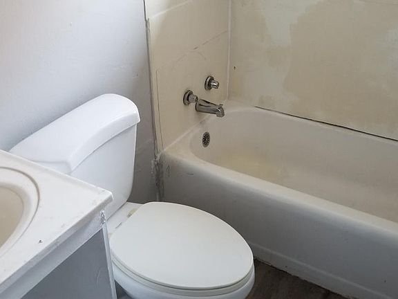 2nd image of 2106 Cleveland Ave #B