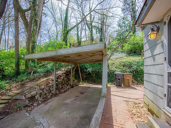 4th image of 2140 Maplewood Dr