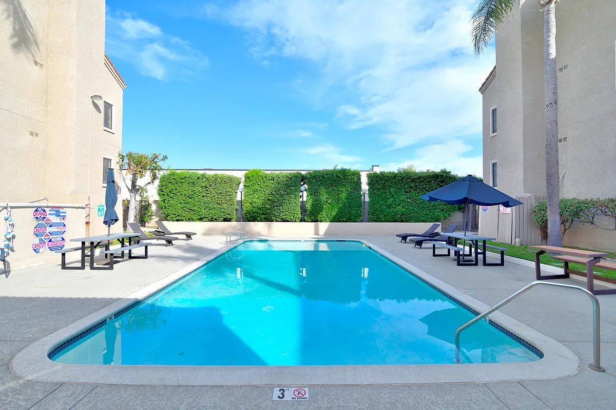 Building Photo - Sunset Plaza Apartments