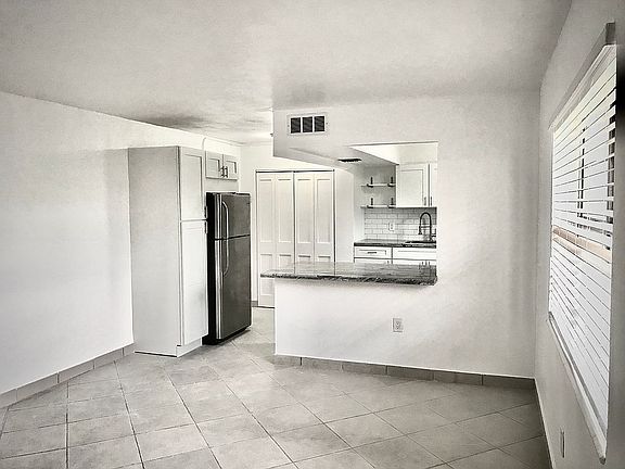 3rd image of 3242 Mary St #0S316