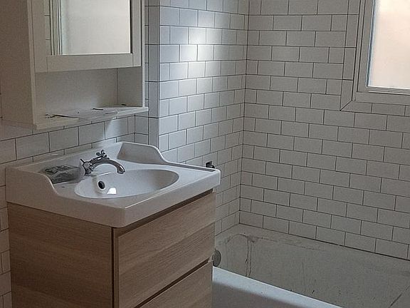 3rd image of 1537 N Leavitt St #3