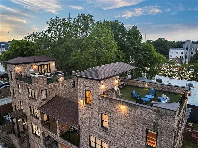 629 Boulevard NE — Photo 71