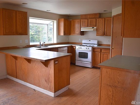 5th image of 8222 188th St NW
