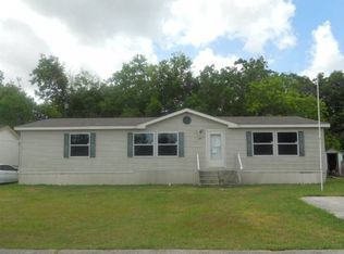 17 Grace St, Angleton, TX 77515