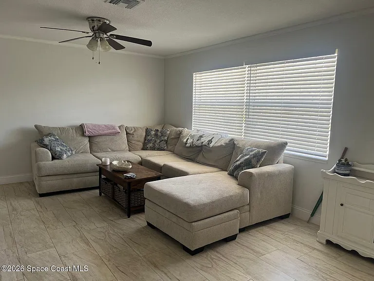 581 Oxford Ave — Photo 8
