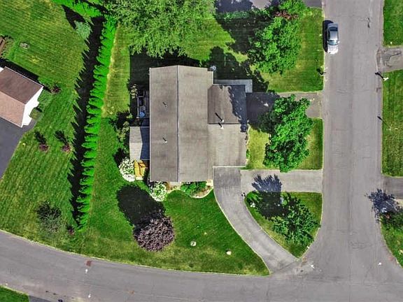 3rd image of 16 Erie Ct