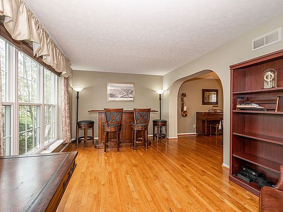 3rd image of 5039 Lakeside Dr