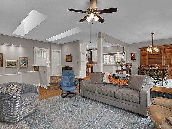 5th image of 228 Pinehurst Dr