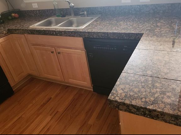 2nd image of 2924 Yates St