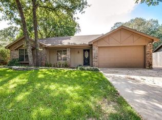 3013 Steve Dr, Hurst, TX 76054