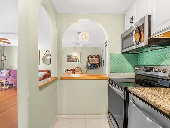 2nd image of 40 Fountain Ln APT 2