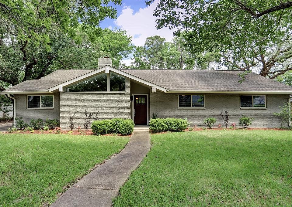 9818 Emnora front elevation.