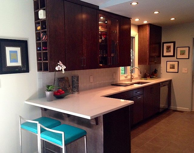 Kitchen with quartz counters