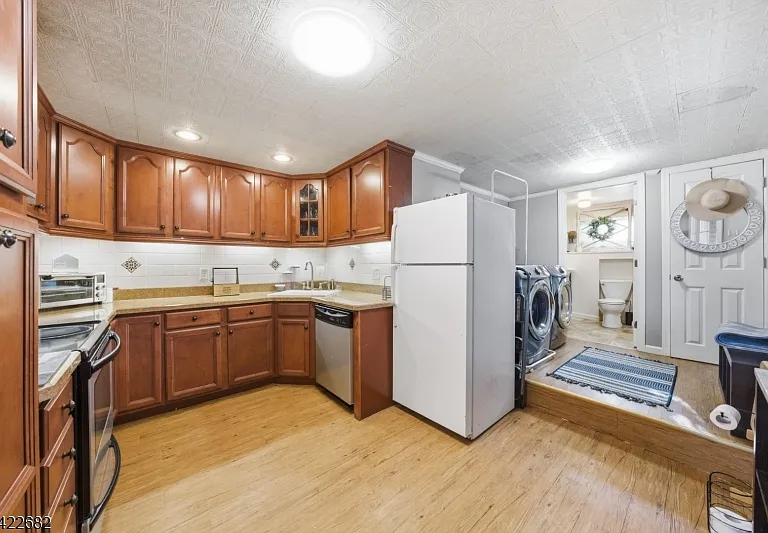 23 Edgemere Ave — Photo 38