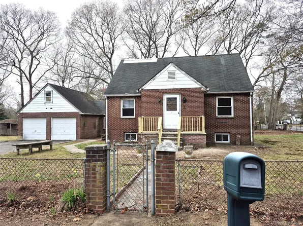 25 Revilo Avenue, Shirley, NY 11967