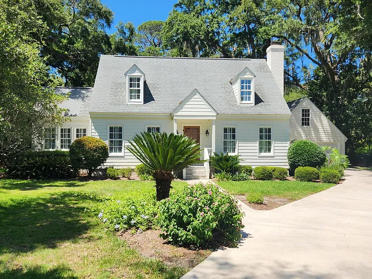 110 Jacobs Rd — Photo 1