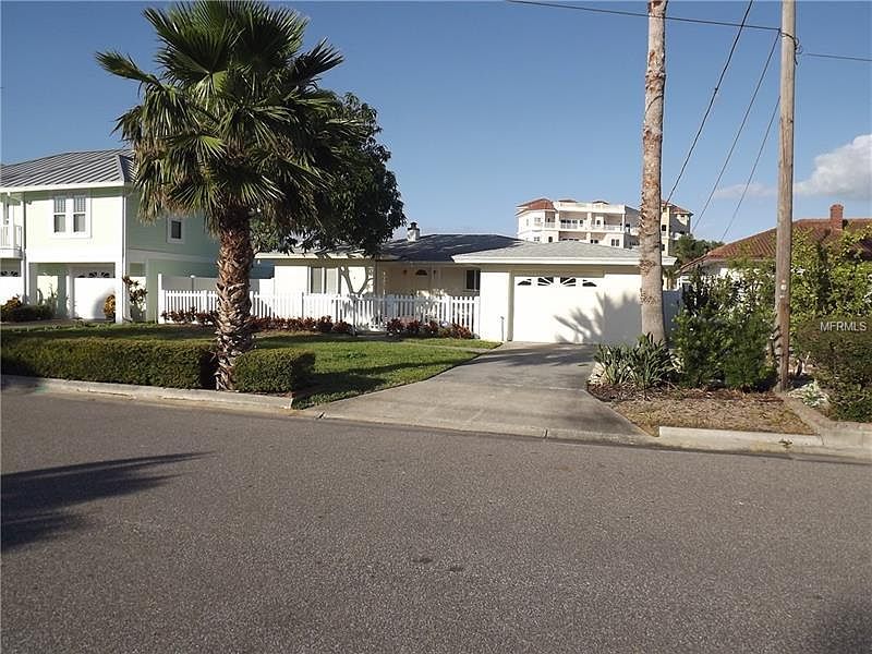 1st image of 210 Bayside Dr