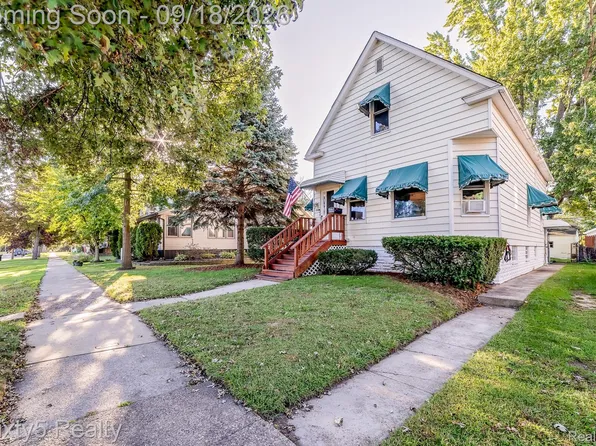 447 Walnut St, Wyandotte, MI 48192