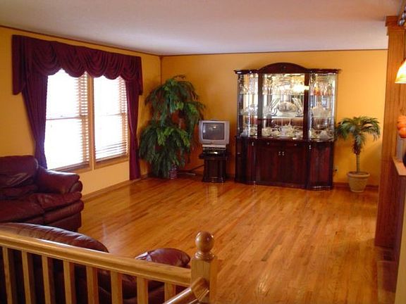 Living room w/ hardwood floors.