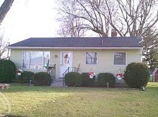 21715 Lincoln St, Rockwood, MI 48173