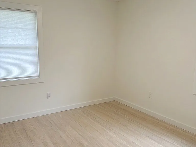 1149 N Evergreen St — Photo 7
