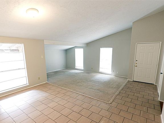 3rd image of 1533 Carnation Dr