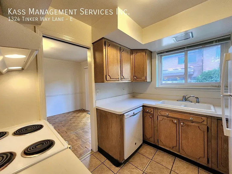 1324 Tinker Way #E — Photo 2