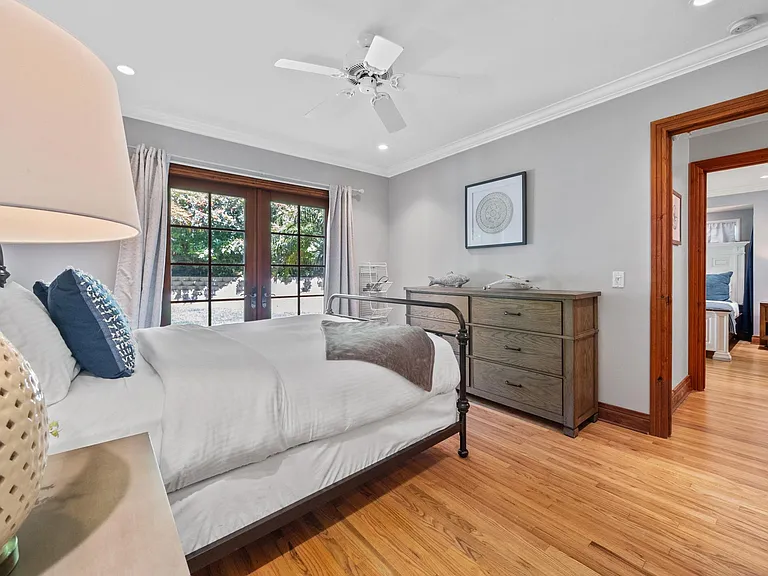 1542 Monmouth Dr — Photo 3