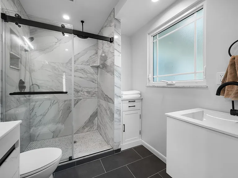 1764 Linwood Cir — Photo 19